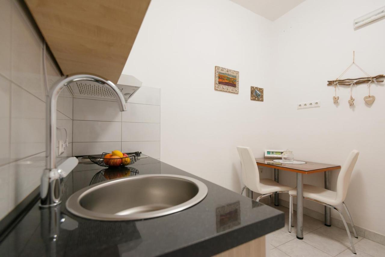 Guesthouse Sanela Помена Экстерьер фото
