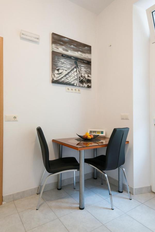 Guesthouse Sanela Помена Экстерьер фото