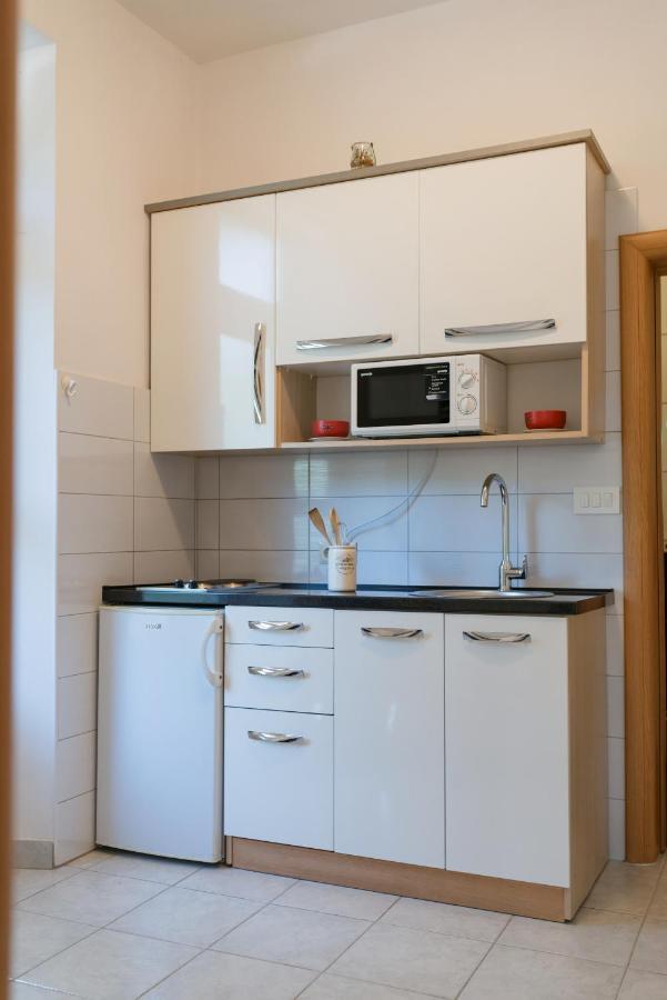 Guesthouse Sanela Помена Экстерьер фото