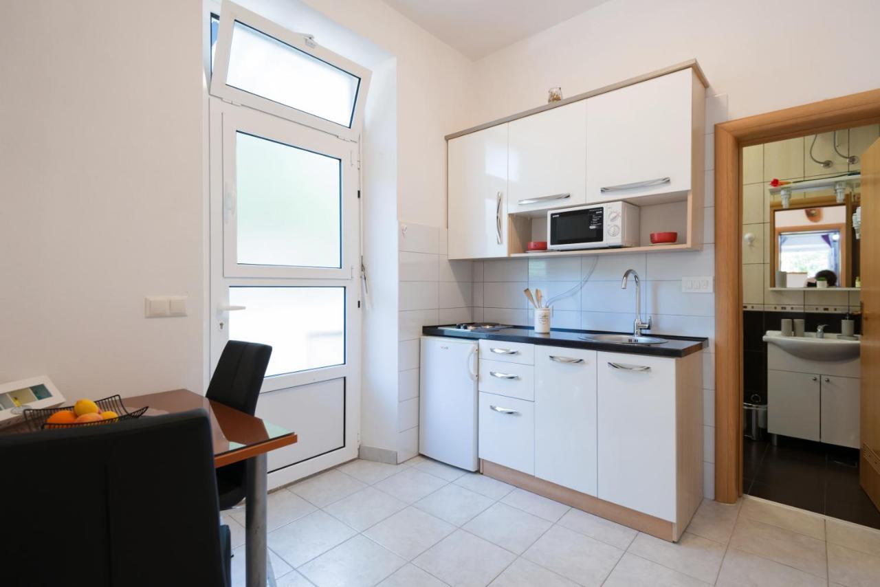 Guesthouse Sanela Помена Экстерьер фото